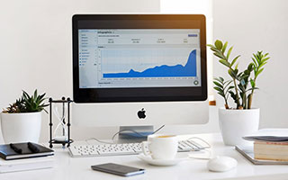 乐鱼体育-大合同再遭质疑 库兹马揭幕战及格但需要承担更多